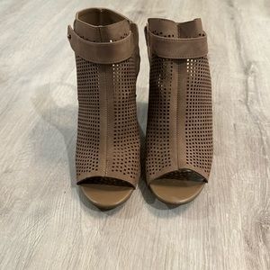 Size 7.5 heels